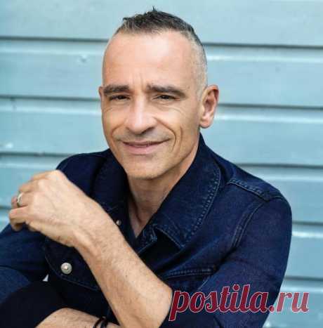 Певец Эрос Рамазотти официально развелся: итальянец ушел от жены после 10 лет брака