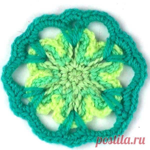 Разноцветный мотив с цветочком из цепочек