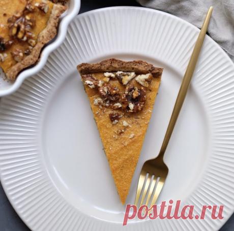 Тыквенный пирог с грецкими орехами • Dolce Vita Blog Сладкий тыквенный пирог с карамельными орехами - самый осенний десерт! Простой рецепт с пошаговыми фото. Что приготовить из тыквы на Хэллоуин?