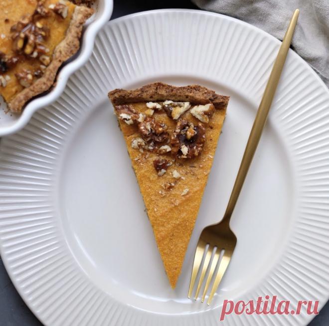 Тыквенный пирог с грецкими орехами • Dolce Vita Blog Сладкий тыквенный пирог с карамельными орехами - самый осенний десерт! Простой рецепт с пошаговыми фото. Что приготовить из тыквы на Хэллоуин?