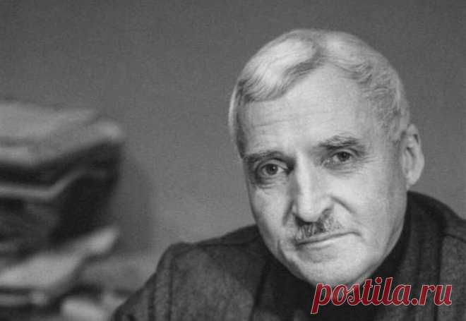 Мудрая цитата Константина Симонова о том, почему душа напоминает лодку
Достаточно интересная метафора. Думаю, будет полезно прочитать её и разобраться. Ведь мы редко думаем о своей душе. А это достаточно сильно связано с нами, нашей психологией. Такие вещи без внимания оставлять не стоит, будем разбираться. «Но сейчас его душа напоминала лодку, на которую одну за другой грузили столько тяжестей, что она в конце концов начала […]
Читай дальше на сайте. Жми подробнее ➡