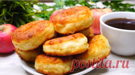 Самый Пышный Завтрак! Ну очень вкусно! Попробуйте!
Сырные ПЫШКИ "Уплетай-ка". Люблю такие пышки к завтраку, готовятся не сложно, получаются воздушные и сытные. Получаются просто объедение. Готовьте сразу двойную порцию, а то такие пышки разлетаются в один миг!
Рецепт:
Сыр твердый – 100гр.
Кефир – 200мл.
Соль -1/3ч.л.
Сахар -1ч.л.
Сода – 1/2ч.л.
Мука – 200-230гр.
Растительное масло – для жарки
СПОСОБ ПРИГОТОВЛЕНИЯ
100гр твердого сыра, у меня российский натрем на крупной тер...