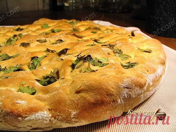 Фокачча с манной крупой и травами.