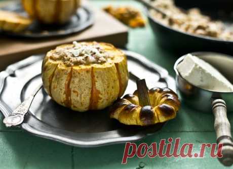 Тыква, фаршированная курицей и грибами