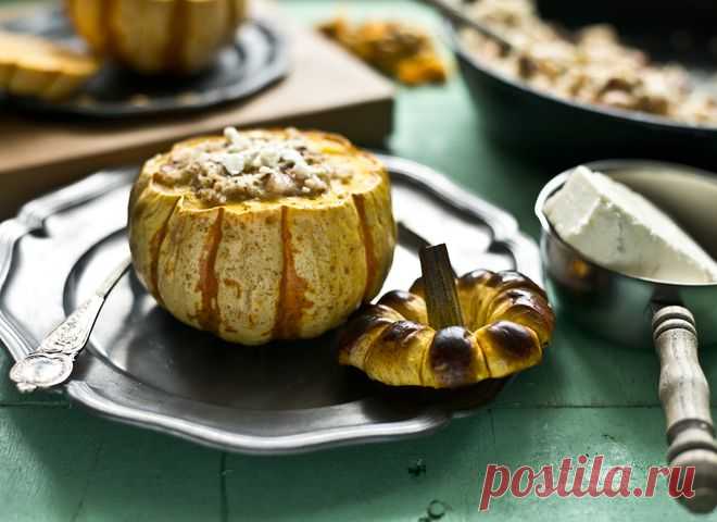 Тыква, фаршированная курицей и грибами