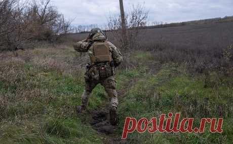FT сообщила о рекордном числе дел о дезертирстве на Украине. За десять месяцев 2024 года прокуроры завели 60 тыс. дел о «самоволках» — в два раза больше, чем в сумме за предыдущие два года конфликта с Россией. В Верховной раде признали, что расследовать такой объем дел невозможно
