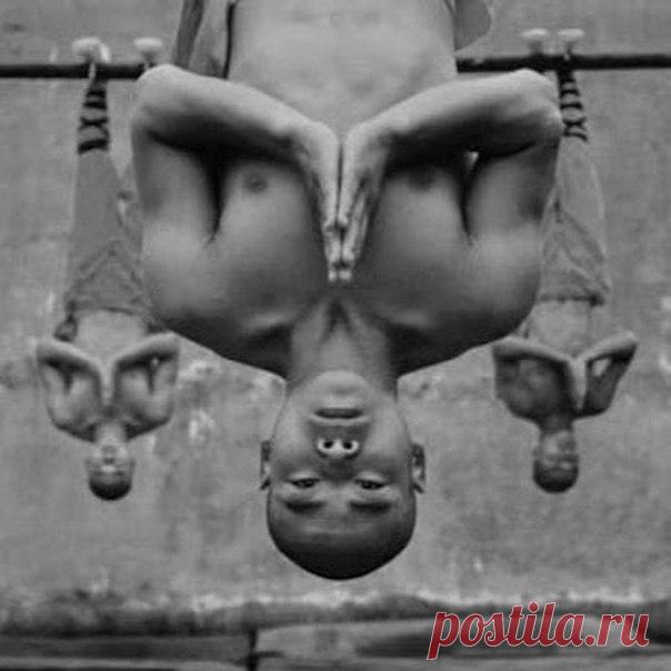 | ТРИ БУДДИЙСКИЕ ИСТИНЫ НА КАЖДЫЙ ДЕНЬ 

Иногда кажется, что жизнь несправедлива именно к нам, именно здесь и сейчас, а все попытки исправить положение похожи на бег по кругу.