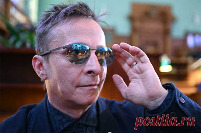 Прощению не подлежат. Иван Охлобыстин не готов оправдать уехавших артистов. В прокат выходит комедия «За Палыча!» – история перевоспитания незадачливого мажора, который считал, что ему позволено всё. Но однажды он встречает таинственного незнакомца, который полностью меняет его жизнь и жизнь его семьи.