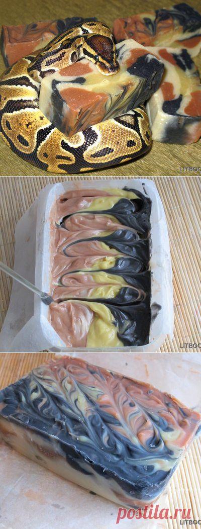 Как сварить мыло со змеиной кожей «с нуля». Наступающий год Змеи дает нам возможность сделать мыло, которое в другое время казалось бы немного странным. Мыло со змеиной кожей – очень необычное и почти волшебное – отличный подарок к новогоднему празднику.