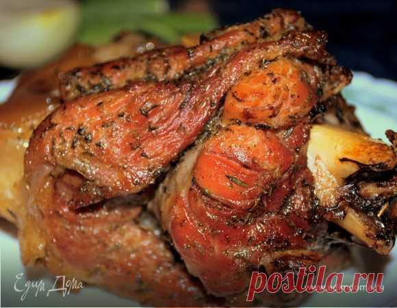 Свиная рулька - (Schweinshaxe). Ингредиенты: соль, чеснок, мука