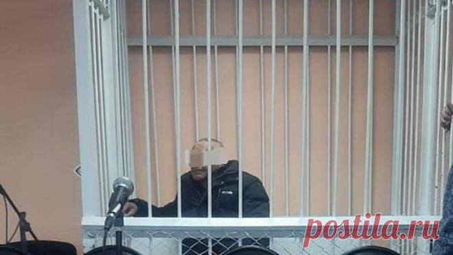 Россиянин получил 11 лет колонии за попытку сжечь заживо бывшую жену и детей. В Балаганском районе суд вынес приговор по уголовному делу о покушении на женщину и четверых детей, обвиняемый поджег дом, в котором находилась его бывшая жена и скрылся. Об этом сообщает прокуратура Иркутской области. По данным ...