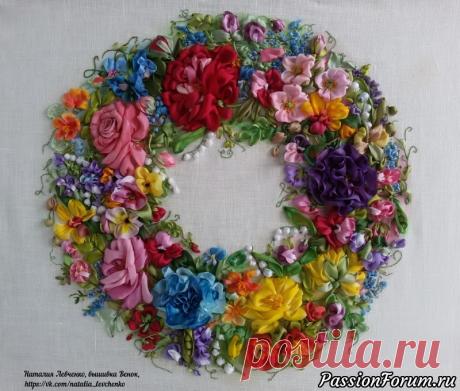 Картина, вышитая лентами. Венок