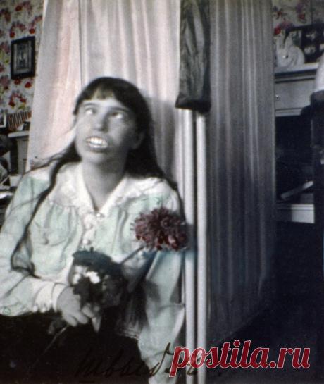 Последние фотографии семьи Романовых Последний император Российской империи был увлеченным фотографом. Царь с большой заботой раскладывал фотографии по альбомам и хранил целую коллекцию семейных снимков. Его любовью к фотоискусству проня…