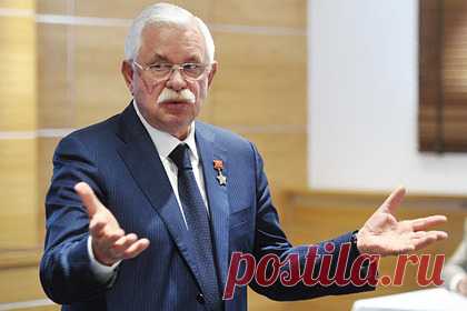 Руцкой перечислил ошибки США в Афганистане. Военные действия США в Афганистане были сплошной чередой ошибок. Их перечислил бывший вице-президент России Александр Руцкой, который в 80-е годы участвовал в операции советских войск в республике. Он указал, что, когда принимаются решения такого рода, следует четко и ясно определить цель и порядок действий.