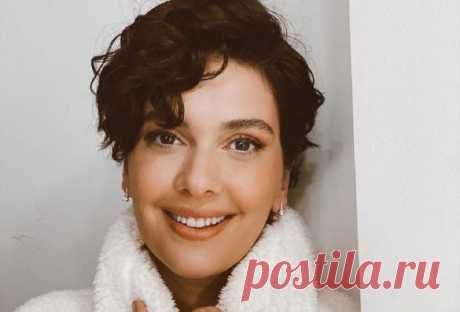 Бергюзар Корель стала мамой в третий раз: турецкая актриса родила долгожданную дочь
