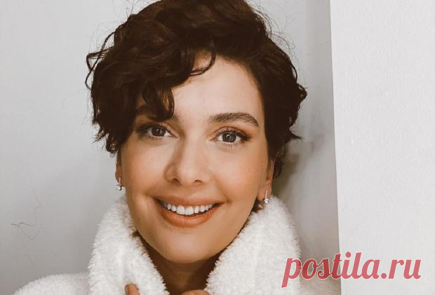 Бергюзар Корель стала мамой в третий раз: турецкая актриса родила долгожданную дочь