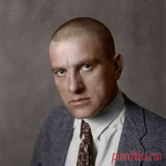 Пустяк у Оки. Стихи Владимира Маяковского. Музыка Владимира Сидорова. Исполняют Игорь Слесарев и Татьяна Семиног. Запись с Юбилейного вечера Владимира Сидорова в большом зале Магнитогорской консерватории 1 октября 2006 г.