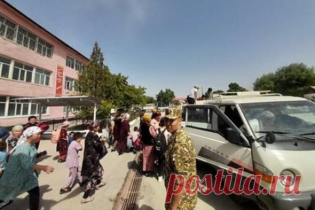 Киргизия и Таджикистан начали переговоры по ситуации на границе. Киргизия и Таджикистан начали подготовку к новому раунду переговоров по ситуации на границе. «Новые переговоры по урегулированию ситуации на киргизско-таджикской границе проходят в селе Кульканд Исфаринского района Согдийской области Таджикистана», — отмечается в заявлении.