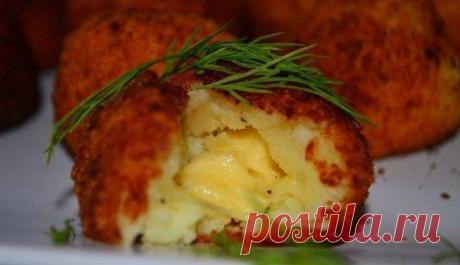 Картофельные шарики с сырной начинкой