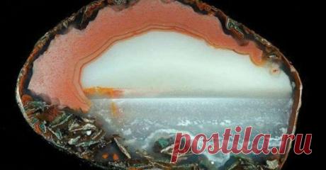 Маленькие пейзажи на крошечных агатах