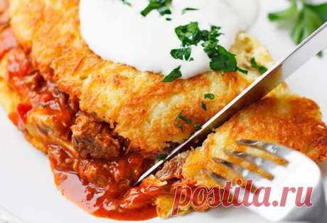 Картофельная лепешка Мешок Разбойника - Steak Lovers - медиаплатформа МирТесен ЛУЧШЕЕ ЗА НЕДЕЛЮ Картофельные оладьи и драники любят почти все. Как правило, делаем мы их традиционно, делая небольшие блины, которые можно подавать со сметаной или соусами. В Мешке Разбойника идея драников получила развитие: блин здесь большой и уже скорее напоминает конверт, в который кладется