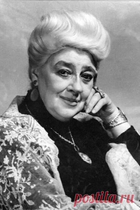 Почему Анна Ахматова оборвала переписку с Фаиной Раневской