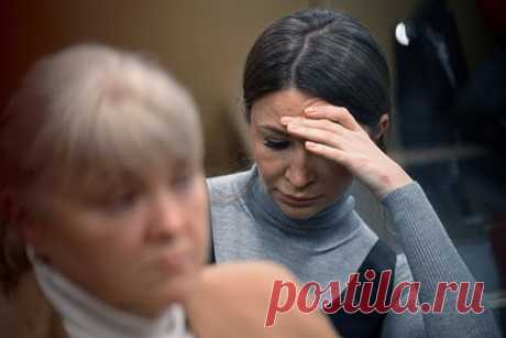 Блиновская решила избавиться от особняка за 599 миллионов рублей. Автор психологических тренингов Елена Блиновская, по словам риелторов, выставила на продажу свой особняк в подмосковной Истре. Его стоимость составляет более 599 миллионов рублей. Однако источники, близкие к Блиновской, эти сведения опровергают, назвав новость о продаже дома не более чем маркетинговым ходом.