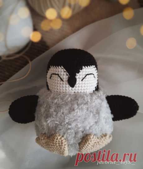 PDF Пингвинчик Пупи крючком. FREE crochet pattern; Аmigurumi toy patterns. Амигуруми схемы и описания на русском. Вязаные игрушки и поделки своими руками #amimore - плюшевый пингвин, пингвинята из плюшевой пряжи, пингвинчик, пингвинёнок.