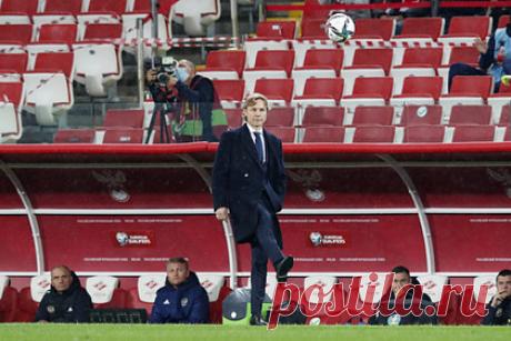 В РФС оценили возможность возвращения Дзюбы в сборную России. Президент Российского футбольного союза (РФС) Александр Дюков ответил на вопрос о будущем нападающего «Зенита» Артема Дзюбы в сборной России. «Не согласен, что тренер поставил точку. На одной из последних пресс-конференций Карпин сказал, что может вызвать Артема на стыковые матчи», — посчитал Дюков.