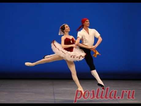Что такое Фуэте. Как балерина не теряет равновесие