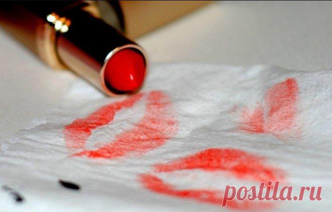 Как отстирать губную помаду с одежды Красная помада может подчеркнуть образ, а может испортить одежду Помада — мастхэв в косметичке любой женщины. Она делает губы яркими, привлекательными и увлажненными. Однако при неаккуратном использов...