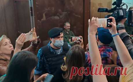 Суд в Москве арестовал Игоря Стрелкова. Следствие запросило для Стрелкова арест, так как у него есть «навыки конспирации», полученные в оперативном подразделении. Сам экс-министр ссылался на стенокардию и просил домашний арест