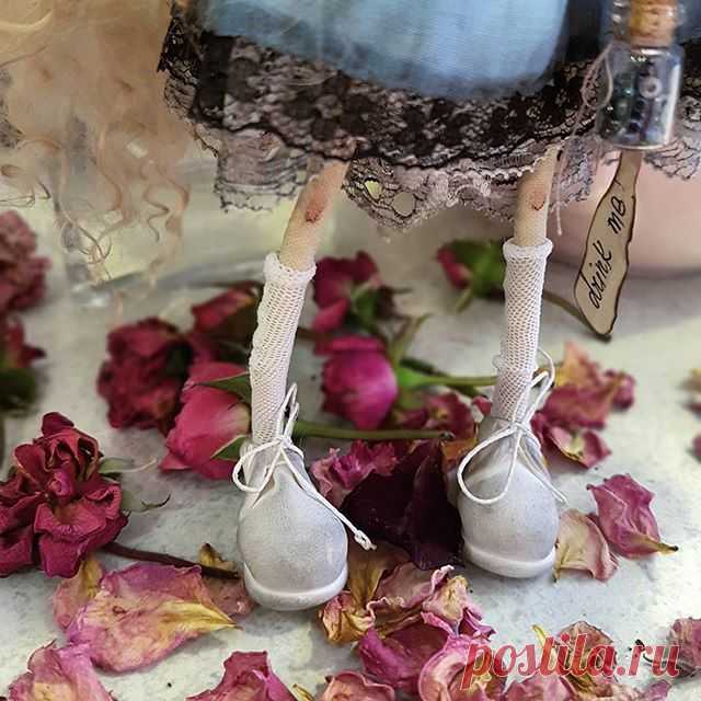 Маленькие ножки ))) маленькие ботиночки и все все маленькое ))😄как я все это люблюююю !! ❤