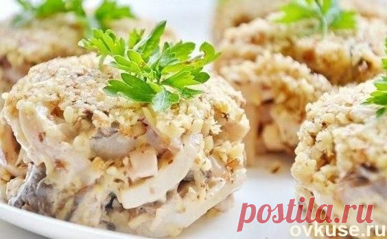 Ореховый салат с кальмарами - Простые рецепты Овкусе.ру