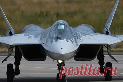 Су-57 получит деталь от беспилотника «Охотник». Заслуженный военный летчик России Владимир Попов предположил, что истребитель пятого поколения Су-57 получит деталь от беспилотника С-70 «Охотник». Самолет могут оснастить плоским соплом, которое получил летный образец С-70. Ранее прошла выкатка летного образца «Охотника».