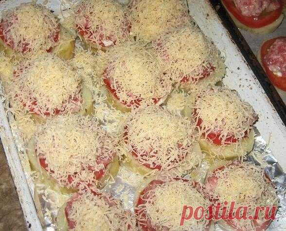 Оригинальный и сытный ужин - Картофель, запеченный с мясом и помидорами