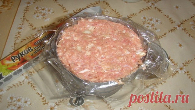 Положи в жестяную банку рукав с куриным мясом. Через час ты получишь королевское блюдо! Повезло, что нашла этот рецепт. Ингредиенты Куриное филе 600 г Желатин 1 ст. л. Итальянские травы 1 ч. л. Чеснок 2 зуб. Черный перец (молотый)по вкусу Сольпо вкусу риготовление Вымойте филе, нарежьте его небольшими кусочками, добавьте сухой быстрорастворимый желатин, итальянские