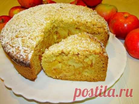 Безумно вкусный яблочный пирог! В нём сочетание и нежности и хруста, мы от него в восторге!