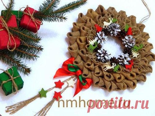 Новогодний венок из мешковины — Сделай сам, идеи для творчества - DIY Ideas