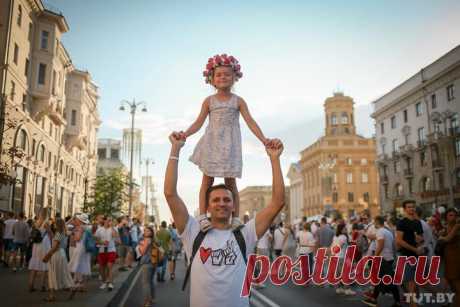 Исторический день. В стране прошли многолюдные митинги, влиятельные белорусы заявили позицию, а Лукашенко собрал сторонников
