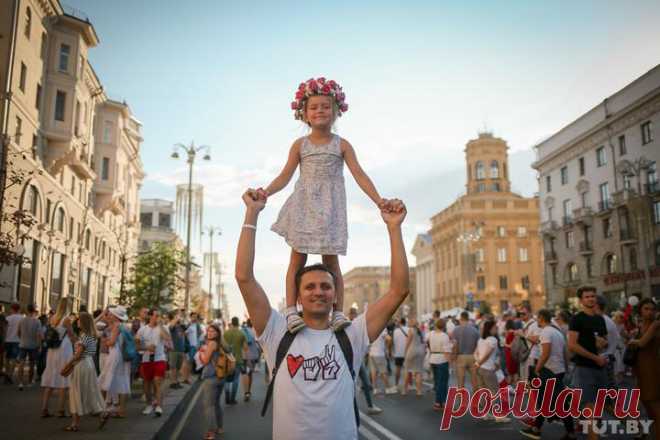 Исторический день. В стране прошли многолюдные митинги, влиятельные белорусы заявили позицию, а Лукашенко собрал сторонников