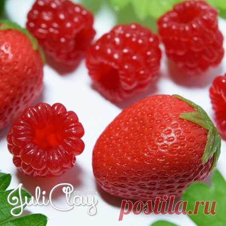 ❄🍓🍃🍓🍃🍓❄
————————————————— ✨Изготовление изделий из п/глины на заказ
✨Пермь. ✨Доставка по всей РФ
✨По вопросам заказа обращаться в:
✏ Директ ✏Группа в Vk (активная ссылка в профиле) ✏Каталог на сайте 👉 masterskaya-yulii.ru 🌿Цены в группе в Vk раздел "Товары"
✔#cw_by_y_каталог
—————————————————— #лепкаизглины #фрукты_лепим_сами #фруктыизполимернойглины #ягодыизполимернойглины #sculpey #sculpt #handmade #fimo #лепка #пластика #полимерная_глина #фимо #фрукты #ягоды #мин...
