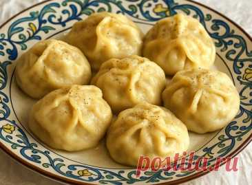 Мягкие домашние манты с сочной начинкой
Этот рецепт помогает приготовить нежные манты, в которых тонкое тесто и сочная мясная начинка собираются в одно гармоничное блюдо.
Для теста
мука — 400 г
вода — 180 мл
яйцо — 1 штука
соль — щепотка
растительное масло — 1 столовая ложка
Для начинки
фарш говядины или смеси с бараниной — 500 г
лук — 2 большие головки
соль — по вкусу перец чёрный — по вкусу вода — 50–70 мл