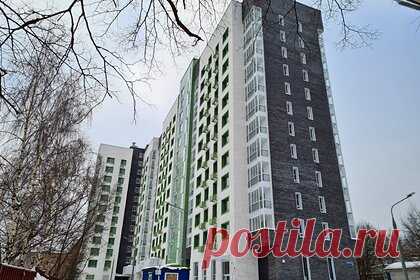 Покупающих жилье в новостройках россиян избавят от переплат по ипотеке. Минфин России хочет отменить двойное подписание закладной по кредиту до и после оформления права собственности на квартиру в новостройке и освободить таким образом россиян от переплат по ипотеке. Ведомство должно разработать соответствующий законопроект и в ноябре внести его в Госдуму.