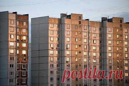 Названы три района Москвы с самым высоким спросом на жилье. В 2021 году 42 процента пользователей при поиске жилья просматривали предложения только в десяти самых популярных районах Москвы. Локации с наибольшим спросом на недвижимость назвали аналитики сервиса ЦИАН. Лидером рейтинга по интересу покупателей к вторичным квартирам стало поселение Сосенское в Новой Москве.