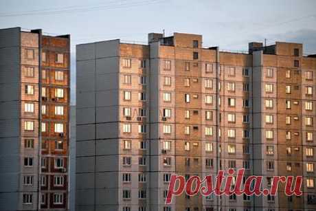 Названы три района Москвы с самым высоким спросом на жилье. В 2021 году 42 процента пользователей при поиске жилья просматривали предложения только в десяти самых популярных районах Москвы. Локации с наибольшим спросом на недвижимость назвали аналитики сервиса ЦИАН. Лидером рейтинга по интересу покупателей к вторичным квартирам стало поселение Сосенское в Новой Москве.