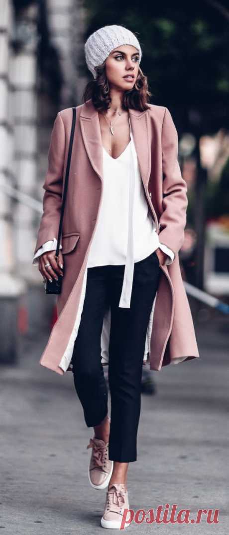 Базовый гардероб: 22 вещи, без которых не обойтись стильным женщинам «За 30» – это тот самый возраст, когда хочется выглядеть так же модно, современно и динамично, как в 20 с хвостиком, но чуть более профессионально и собранно. А это значит, что самое время избавиться …