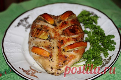 Куриные грудки запеченые с лимоном и яблоками