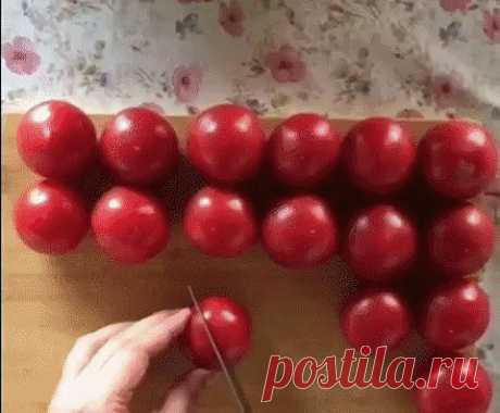 Помидорчики малосольные быстрые в пакете. Очень вкусные!