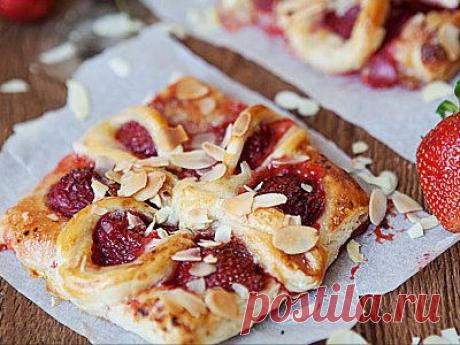 Пирожки с клубникой из слоеного теста - рецепт приготовления с фото / COOK-MASTER.RU